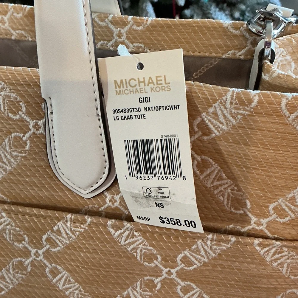Michael Kors Beige and White Tote Bag “GIGI”. - Picture 2 of 13